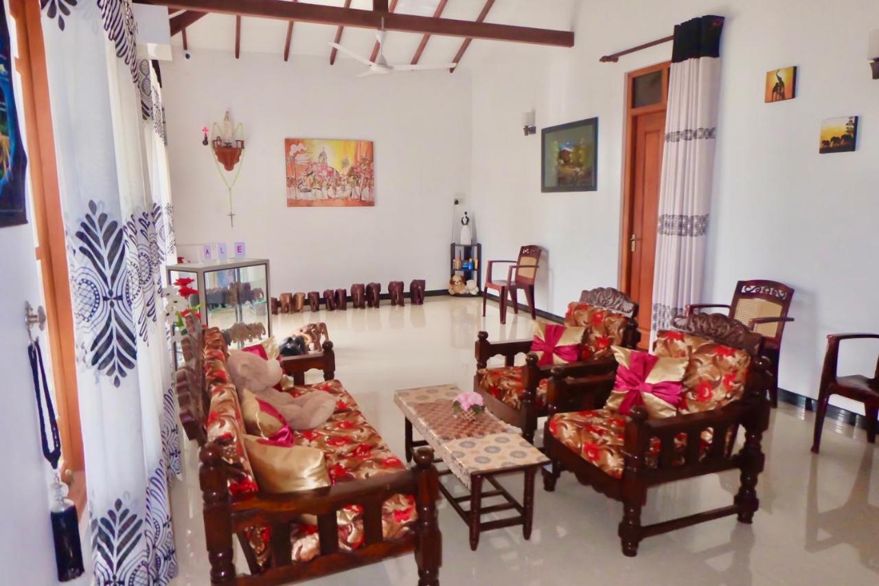 Rodrigo'S Villa & Restaurant เนกอมโบ ภายนอก รูปภาพ