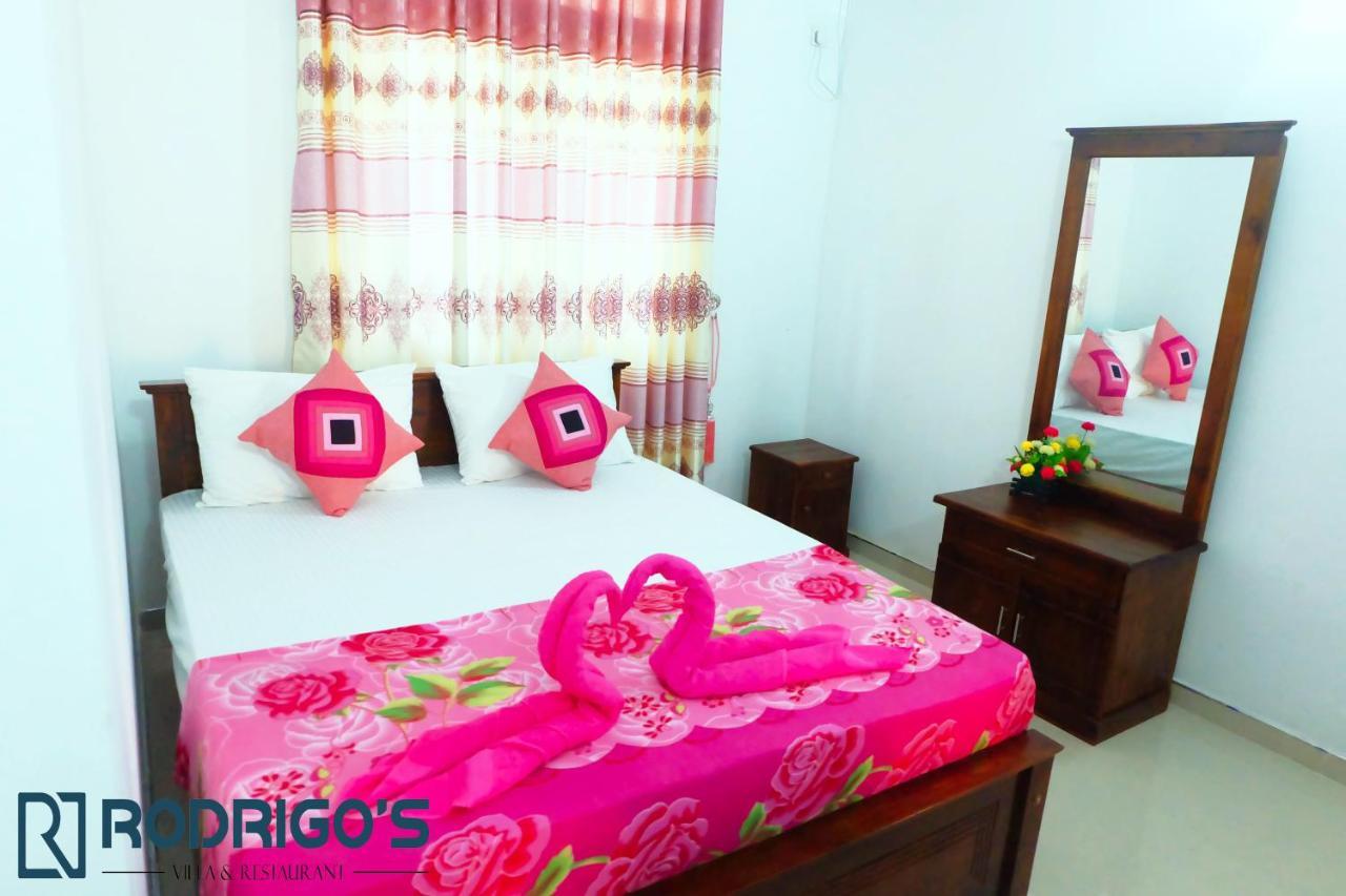 Rodrigo'S Villa & Restaurant เนกอมโบ ภายนอก รูปภาพ